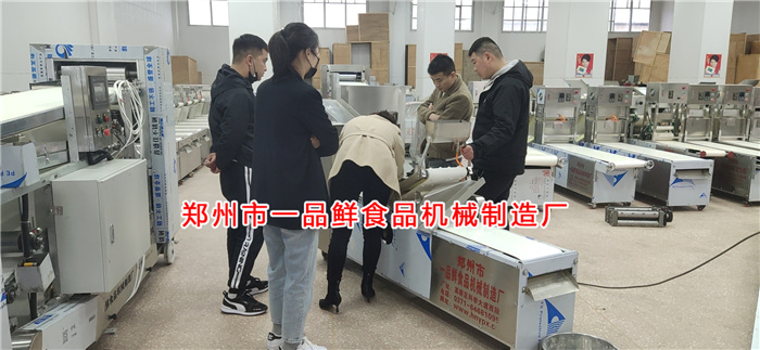燴面機調試中